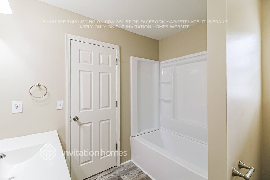 Building Photo - 1092 Meadow Glen Cir