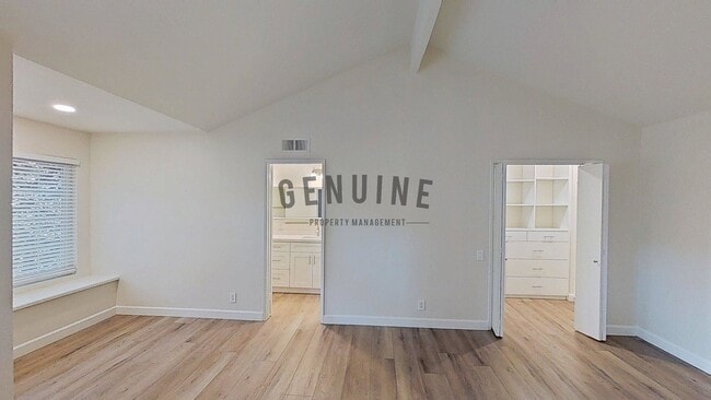 Building Photo - 3 Bedroom Beautifully Upgraded Home in Ana...