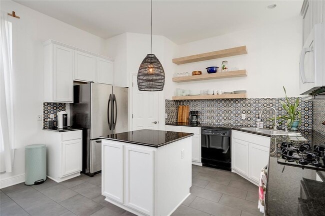 Building Photo - 1802 Village Oak Ct