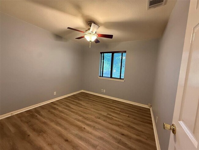 Building Photo - 1505 Muledeer Run