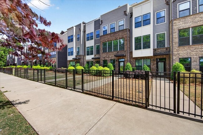 Building Photo - 530 Billingsley Rd