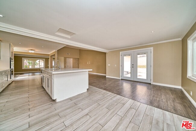 Building Photo - 2660 Conata St