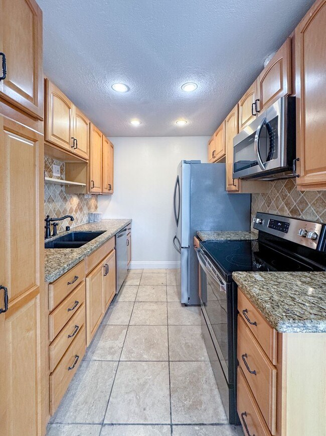 Building Photo - 2bd 2ba in a Great Community of Playa Vista