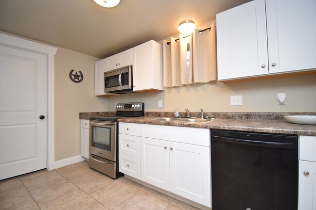 Building Photo - Updated 5 Bed West Valley Gem with Great Layout & Outdoor Living Space!!