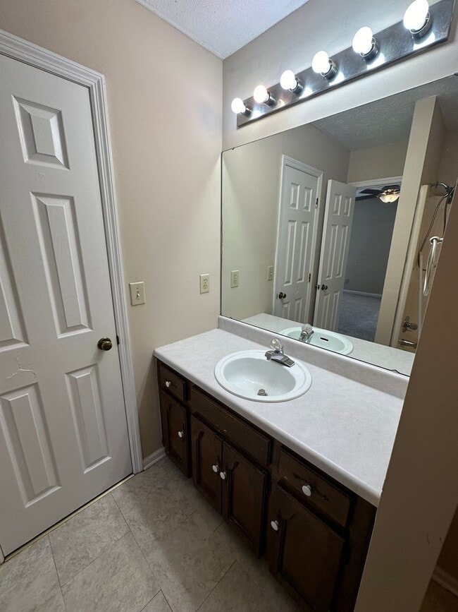 Building Photo - 5807 Woodgate Cir