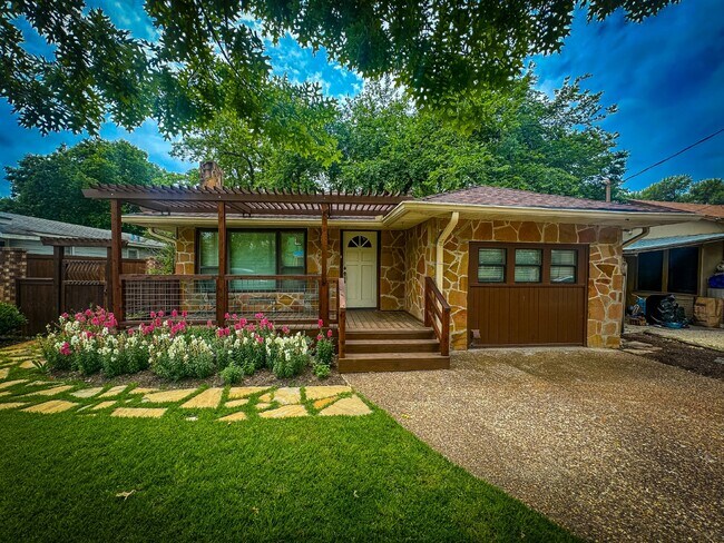 Primary Photo - Adorable single story home in Landa Park E...