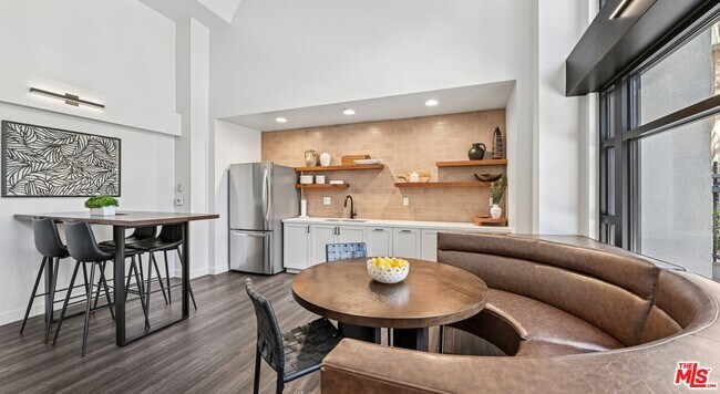 Building Photo - 290 N Hudson Ave