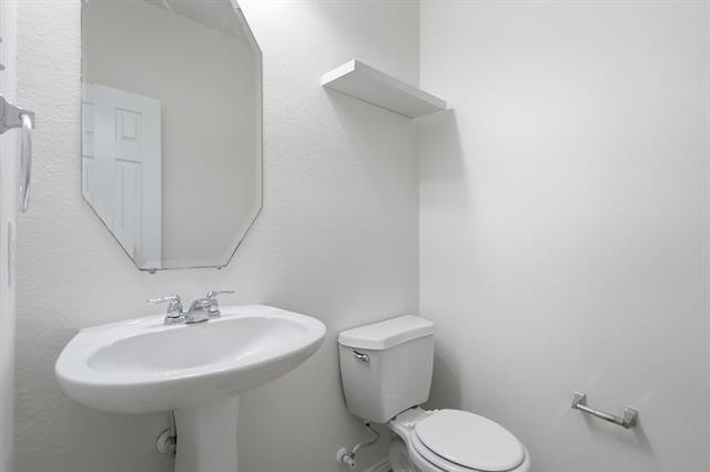 Building Photo - 15636 Gatehouse Dr