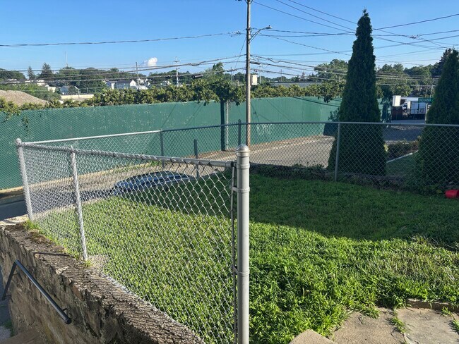 Building Photo - 55 Bouton St