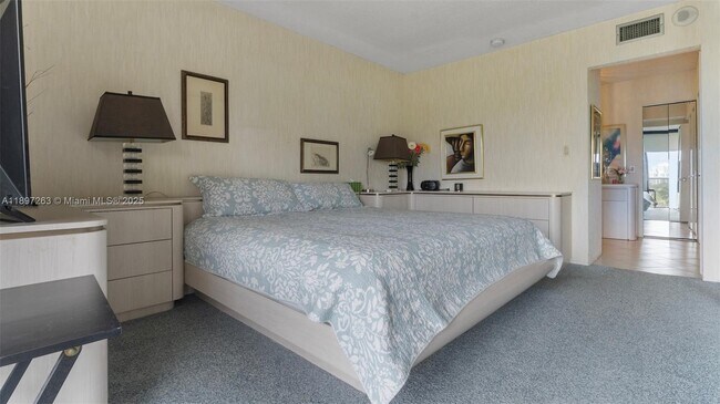 Building Photo - 3701 N Country Club Dr