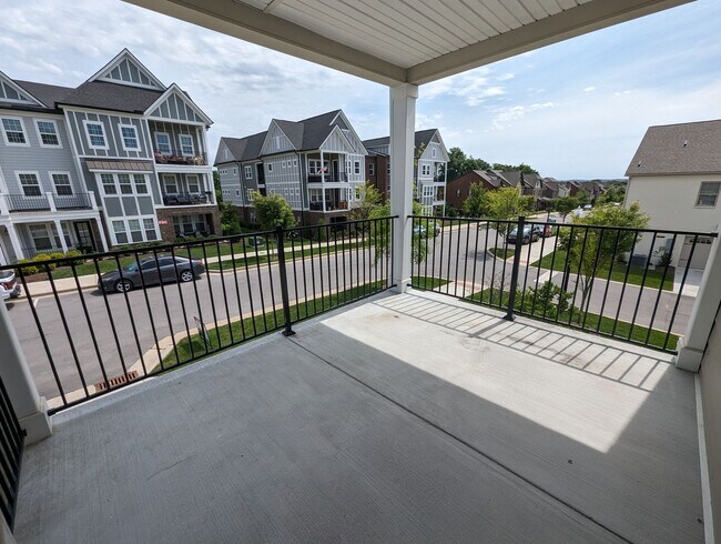 Building Photo - AVAILABLE NOW! 2-Bed/2-Bath Condo in Franklin