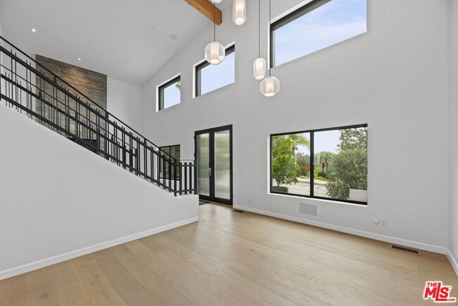 Building Photo - 105 Sequoia Dr