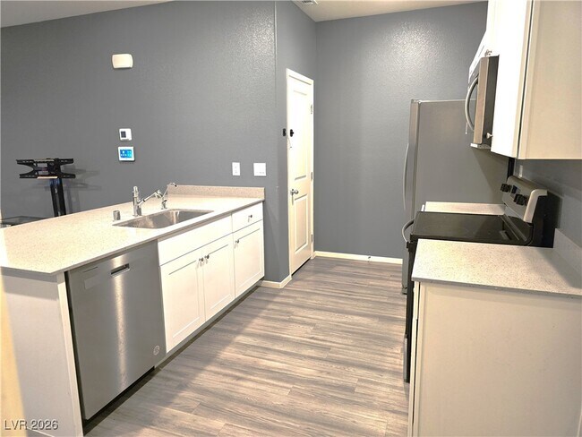 Building Photo - 487 Waterfall Cv Ct