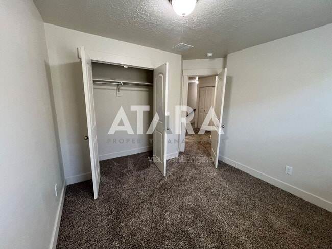 Building Photo - 713 Kirkbride Ave