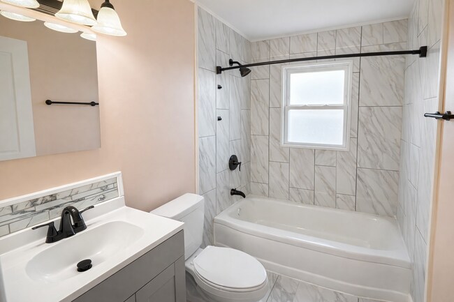 Building Photo - 1711 Kurz Way