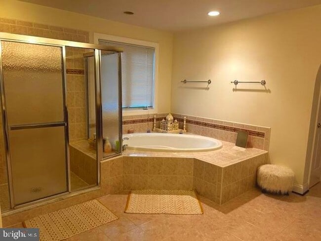 Building Photo - 11018 Shalom Ln