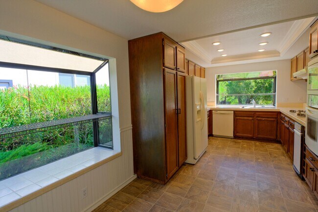 Building Photo - Gorgeous 3 Bedroom with office or separate...