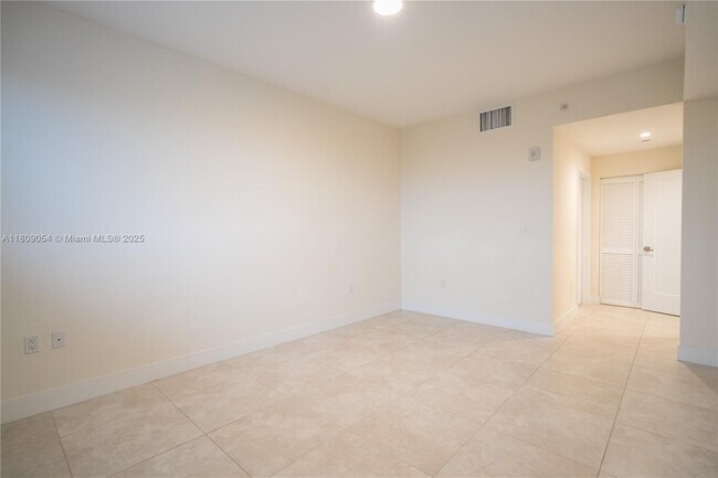 Building Photo - 1091 Galiano St