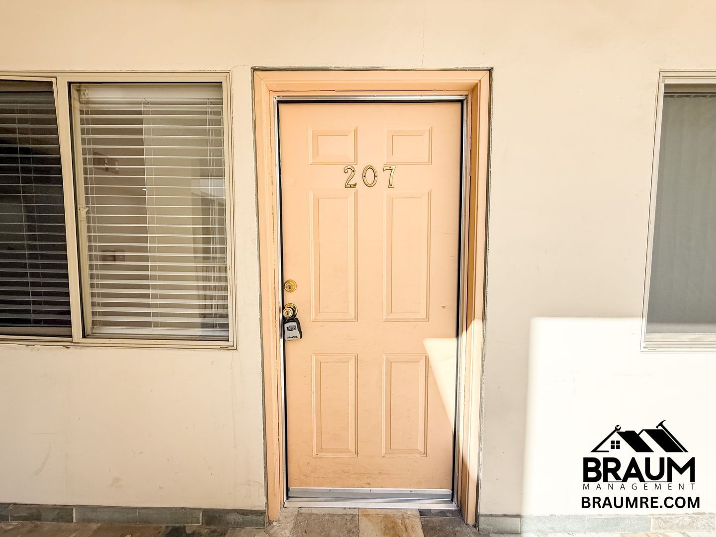 Building Photo - 10849 Fruitland Dr