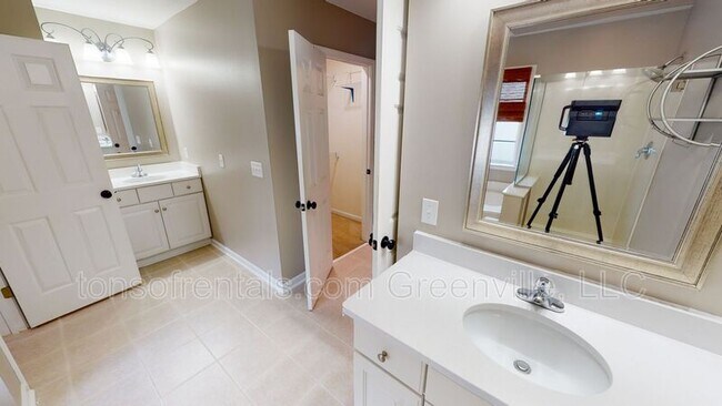 Building Photo - 210 Grimes Dr
