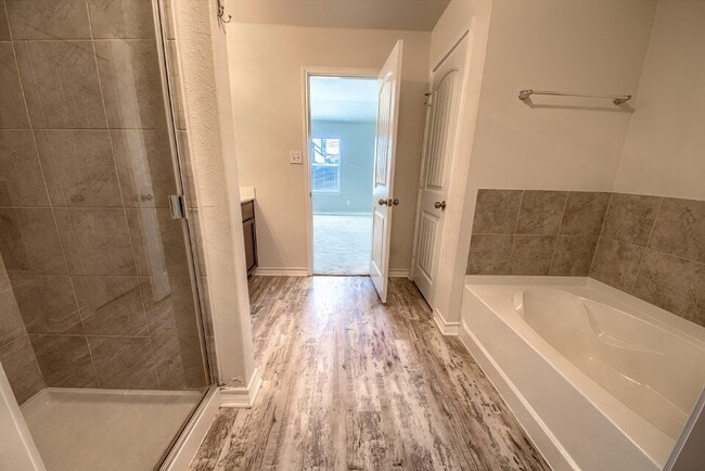 Building Photo - THIS STUNNING RENTAL HAS IT ALL!