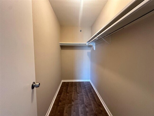 Building Photo - 10627 Sandpiper Dr