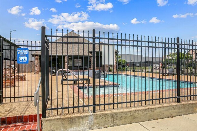 Building Photo - 1451 Associates Ave