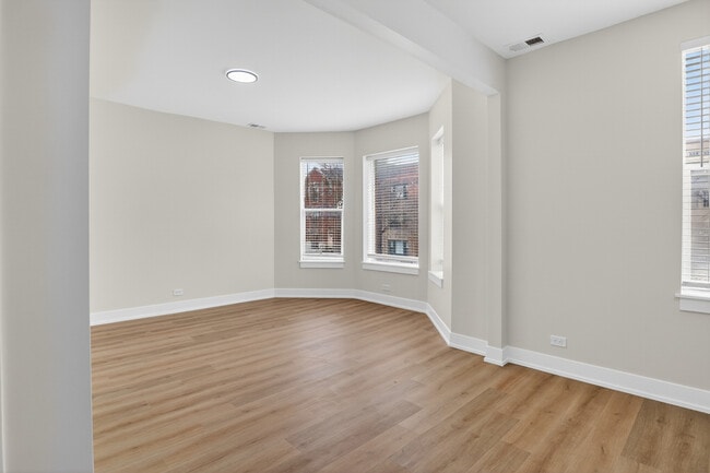 Building Photo - 4622 S Calumet Ave