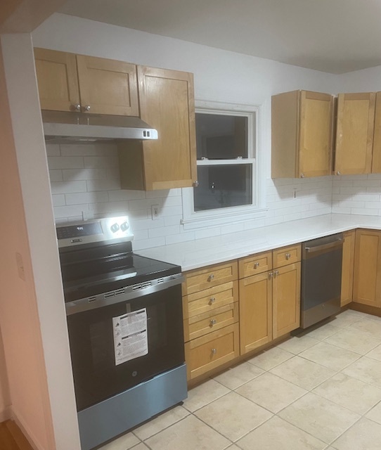 Kitchen - 30 Glenwood Ave
