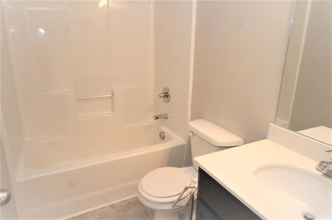 Building Photo - 681 Mimosa Way