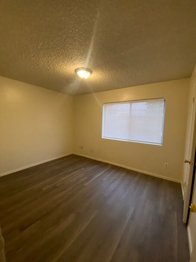 Building Photo - 1952 Stine Rd