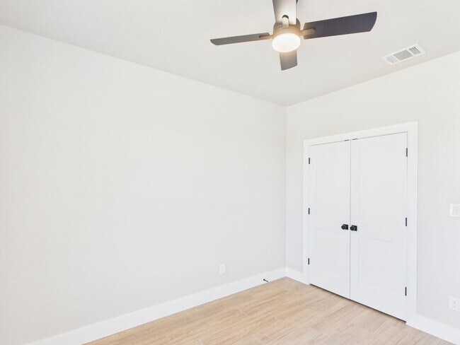 Building Photo - 110 Parlin Ln