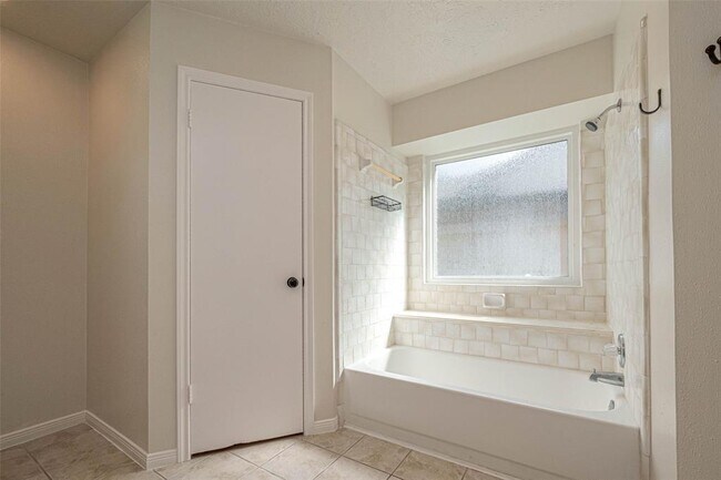 Building Photo - 416 Heatherwood Ct
