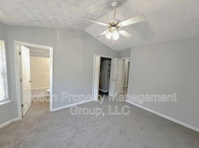 Building Photo - 5556 Pineridge Ct