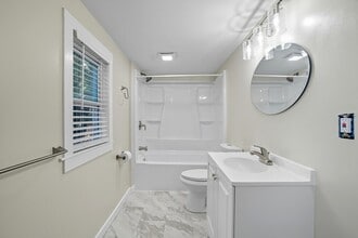 Building Photo - 609 Baldwin Ave