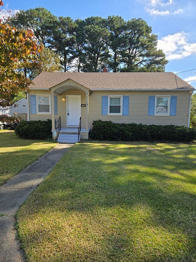 Building Photo - Charming 3-bedroom, 1-bathroom home in Por...