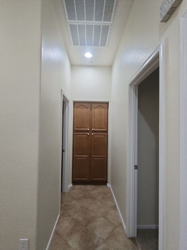 Building Photo - "Charming 3-Bed with 2 Full Baths and 2,162 Sq Ft of Comfort in Vistancia Village Peoria, AZ!"