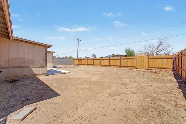 Building Photo - 2521 N 49th Ave