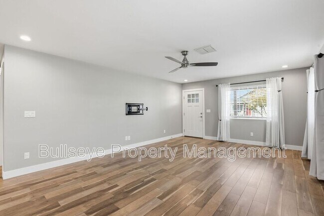 Building Photo - 5029 S 11th Pl