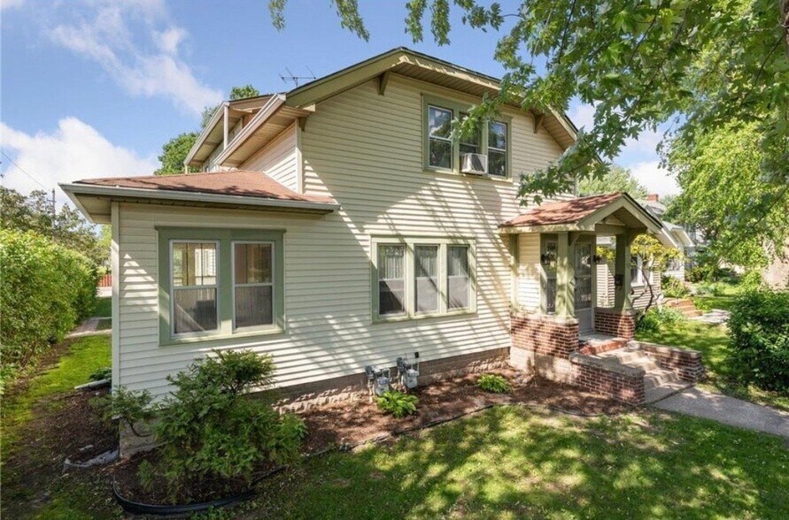 Building Photo - 701 Sherwood Ave
