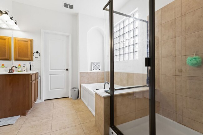 Building Photo - 2831 Elm Tree Park