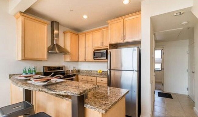 Building Photo - 2 Bed, 2.5 Bath Townhouse with 330+ Sq Ft of Commercial/Studio Space