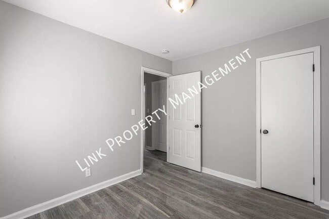 Building Photo - 2310 N Chamberlain Ave