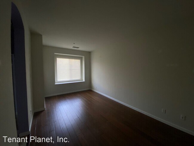 Building Photo - 2 br, 2.5 bath House - 596 Saco Terrace