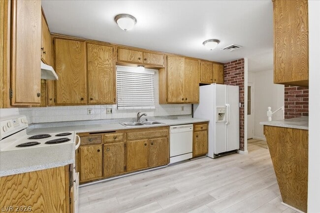 Building Photo - 210 Greenbriar Townhouse Way