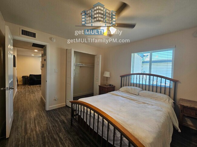 Building Photo - 515 W Pebble Beach Dr