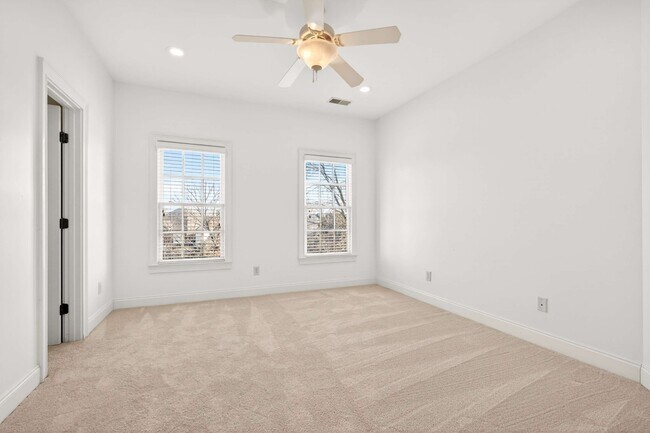 Building Photo - 6 Portrush Ct