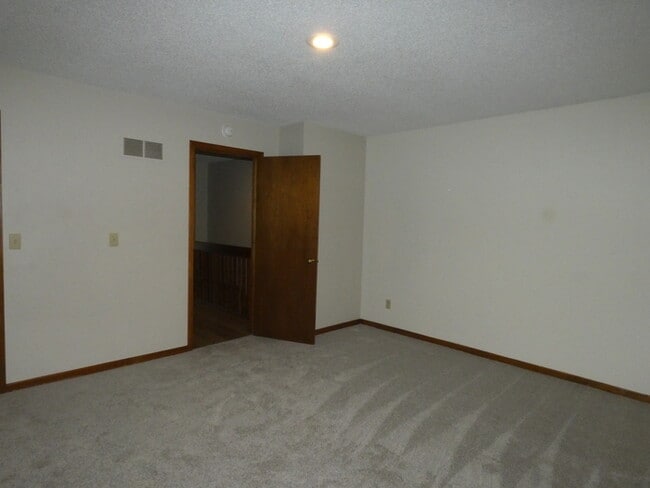 Building Photo - Beautiful Updated TownHome in Park Hill Sc...