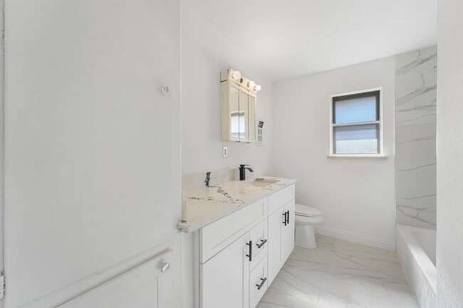 Building Photo - 9711 Bertwood St