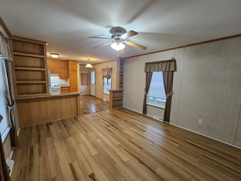 Building Photo - 3 Cedar Ln